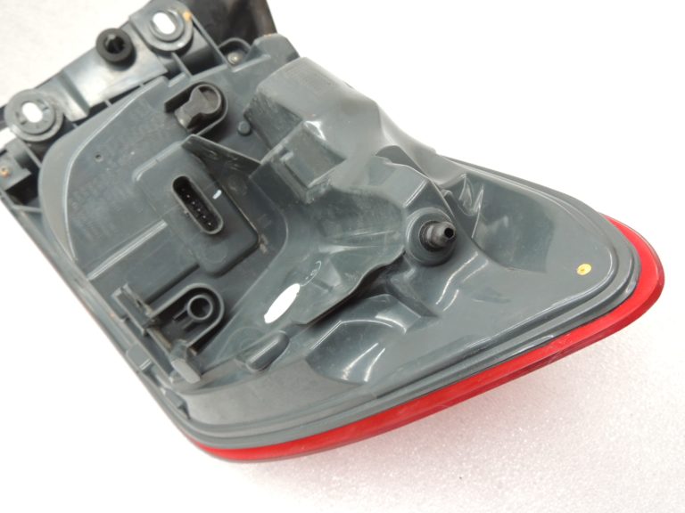 Oriģinālā BMW F30LCI Facelift aizmugurējais kreisais ārējais lukturis 63217372209 7372209