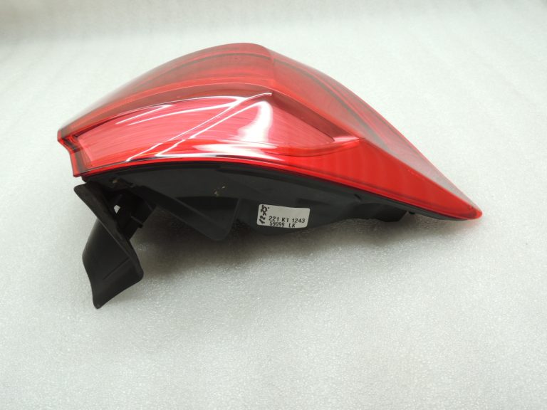 Oriģinālā BMW F30LCI Facelift aizmugurējais kreisais ārējais lukturis 63217372209 7372209