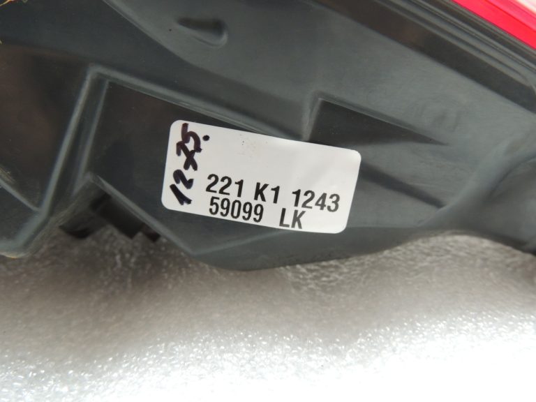 Oriģinālā BMW F30LCI Facelift aizmugurējais kreisais ārējais lukturis 63217372209 7372209