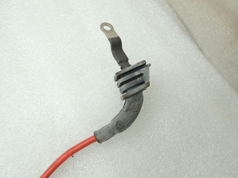Oriģinālais BMW 5. sērijas F10 F11 F06 akumulatora apakšdaļas kabelis plus 61129150990