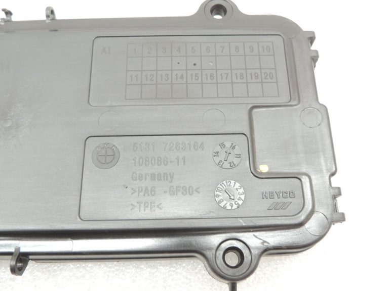 Oriģinālais BMW F31 F31LCI dažādības antenas vāciņš 51317263164