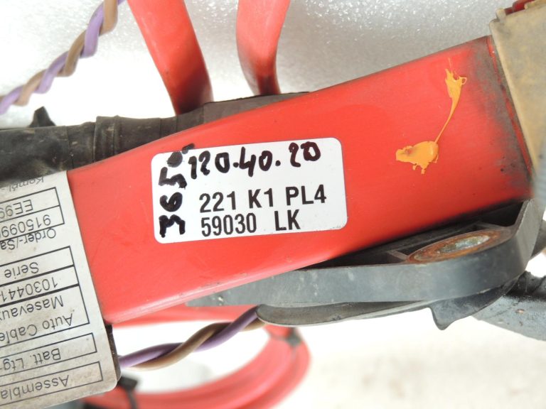 Oriģinālais BMW 5. sērijas F10 F11 F06 akumulatora apakšdaļas kabelis plus 61129150990