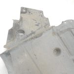 Oriģinālā Mercedes C-klases W205 priekšējā labās riteņu arkas uzlikas aizmugurējā daļa A2056912800