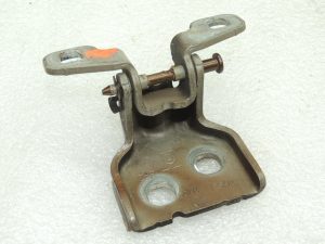 DACIA Duster I (H79) 4x4 Door hinge 804207876R