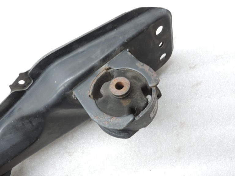 Oriģinālā 2004-2009 Toyota Corolla Verso AR10 motora stiprinājuma šķērssijas konstrukcija