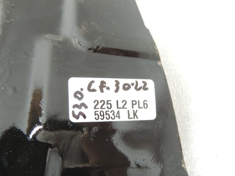 Mitsubishi Pajero V7 aizmugurējā bampera pastiprinātājs, labais MR437372