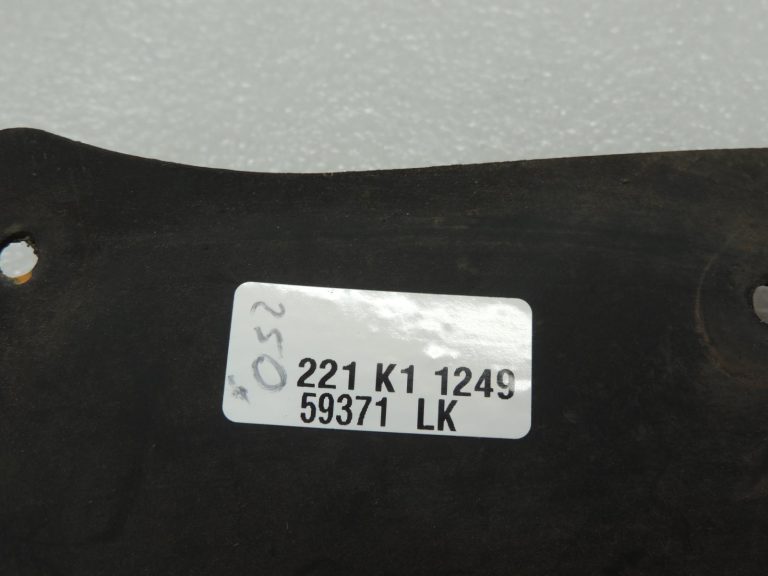 Mitsubishi L200 K74T Priekšējā riteņu arkas aizsargs vadītāja pusē MR440528
