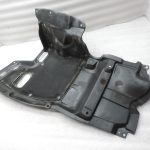 Oriģinālā 2004-2009 Toyota Corolla Verso AR10 apakšējā virsbūves aizsardzība priekšējā kreisā