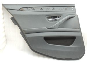 Oriģinālā BMW 5. sērijas F10 F11 aizmugurējā kreisā durvju paneļa durvju apdare BLACK LCSW 7273279