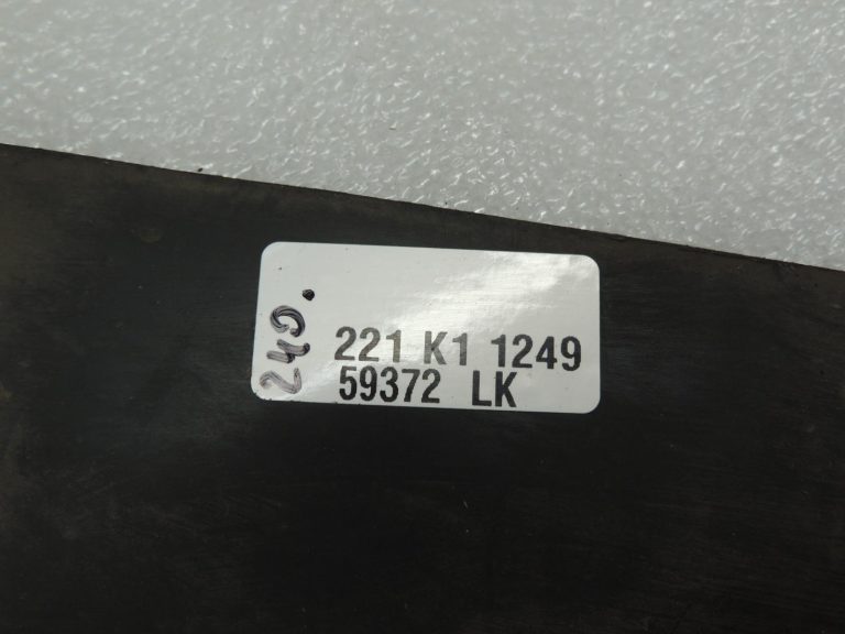 Mitsubishi L200 K74T Priekšējā riteņu arkas aizsargs pasažiera pusē MR440529