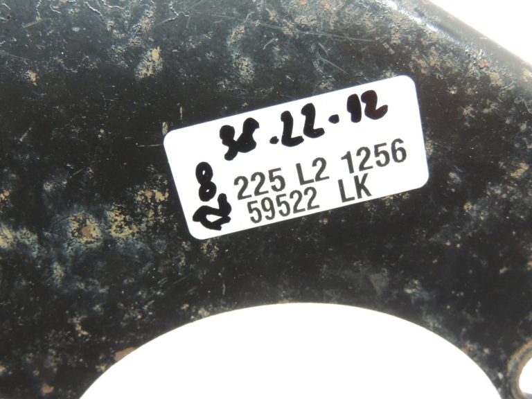 Mitsubishi Pajero V7 V6 3.2 DI-D Priekšējais kreisais diferenciāļa stiprinājums MR374561
