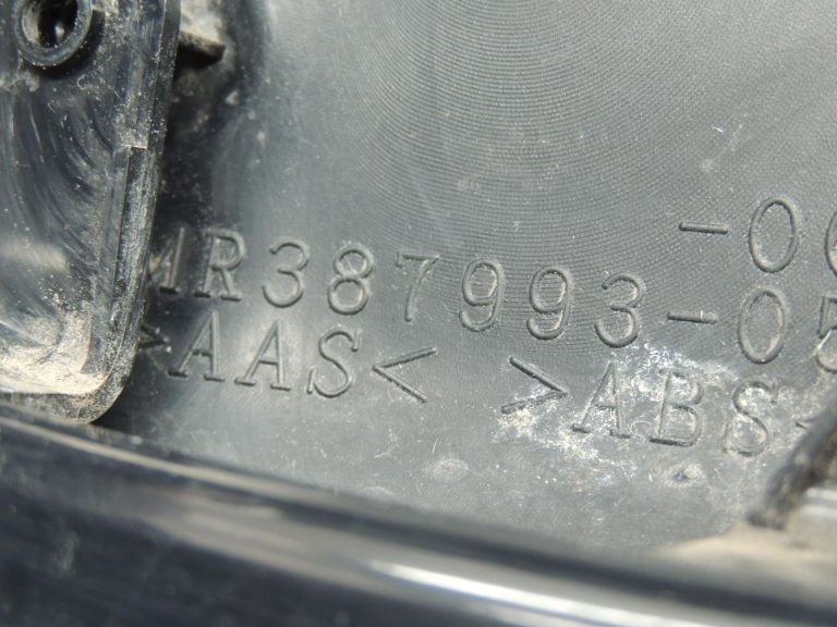 Mitsubishi Pajero V78W Ārējā spoguļa vāciņš kreisais MR387993