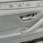 Oriģinālā BMW 5. sērijas F10 F11 aizmugurējā kreisā durvju paneļa durvju apdare BLACK LCSW 7273279