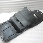 Oriģinālā 2004-2009 Toyota Corolla Verso AR10 apakšējā virsbūves aizsardzība priekšējā kreisā