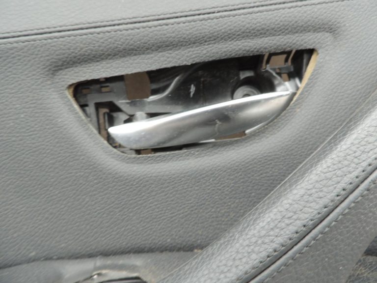 Oriģinālā BMW 5. sērijas F10 F11 aizmugurējā kreisā durvju paneļa durvju apdare BLACK LCSW 7273279