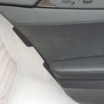 Oriģinālā BMW 5. sērijas F10 F11 aizmugurējā kreisā durvju paneļa durvju apdare BLACK LCSW 7273279