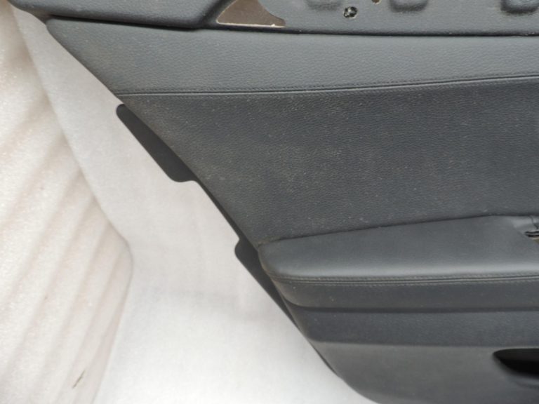 Oriģinālā BMW 5. sērijas F10 F11 aizmugurējā kreisā durvju paneļa durvju apdare BLACK LCSW 7273279