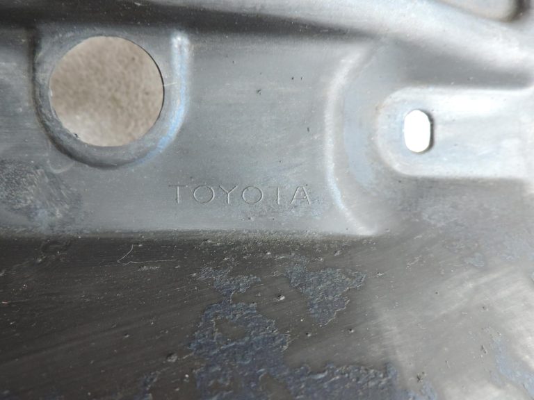 Oriģinālā 2004-2009 Toyota Corolla Verso AR10 apakšējā virsbūves aizsardzība priekšējā kreisā