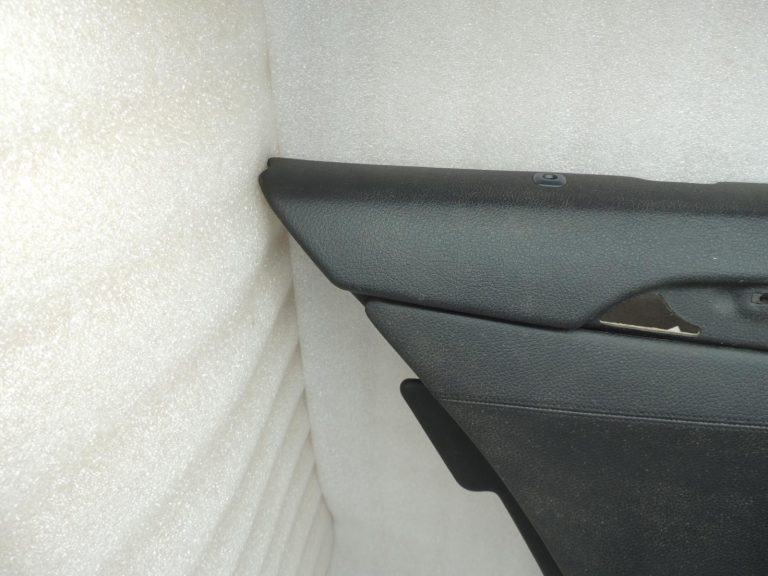 Oriģinālā BMW 5. sērijas F10 F11 aizmugurējā kreisā durvju paneļa durvju apdare BLACK LCSW 7273279