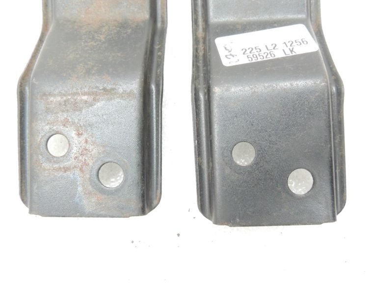 Mitsubishi Pajero V7 V6 3.2 DI-D motora radiatora stiprinājuma augšējais pāris MR404881