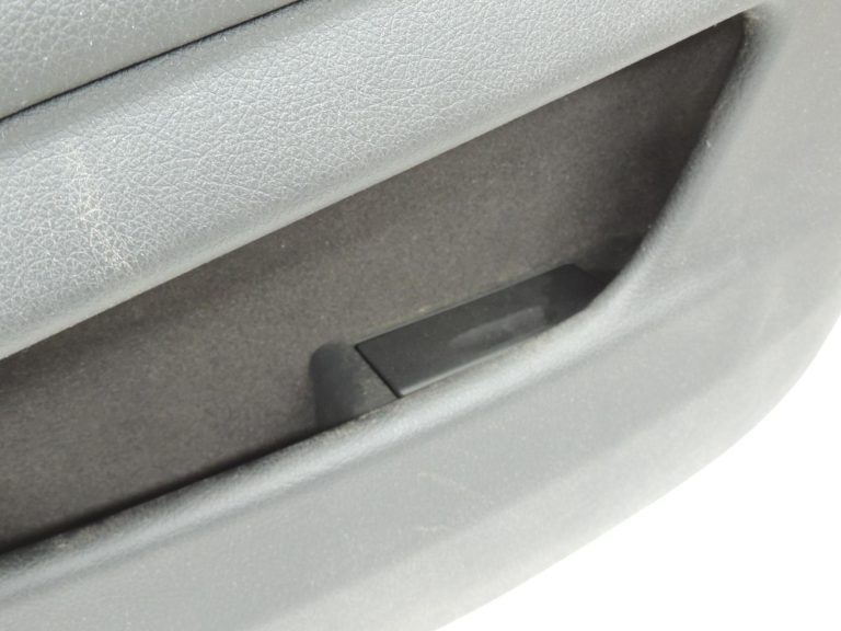 Oriģinālā BMW 5. sērijas F10 F11 aizmugurējā kreisā durvju paneļa durvju apdare BLACK LCSW 7273279