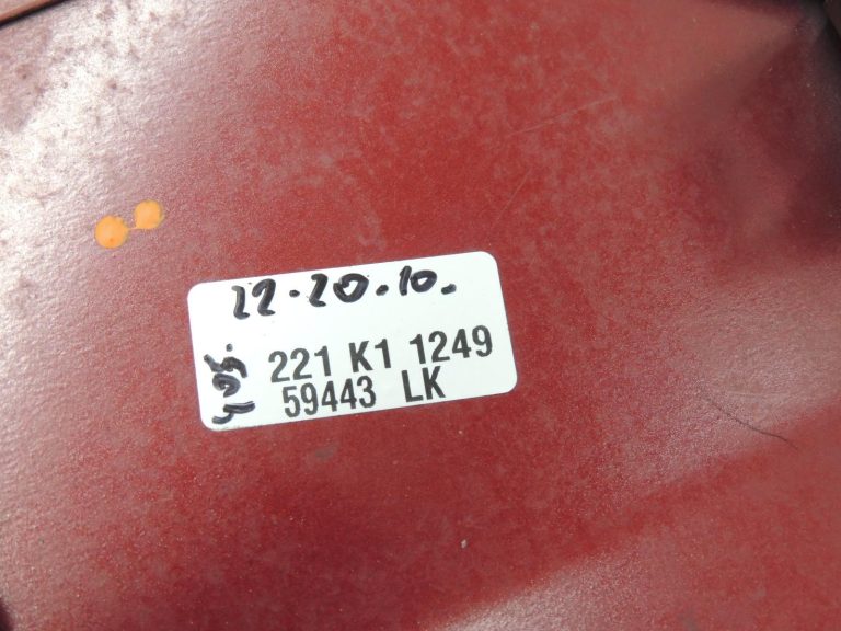 Mitsubishi Pajero V6 V8 degvielas uzpildes vāks PH2C RED MR485936