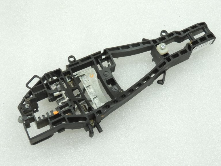Oriģinālā BMW F30 F30 F31 F32 F32 F34 F33 Ārējo durvju rokturu kronšteins kreisajā pusē 7242567