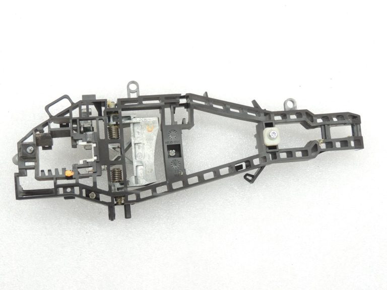 Oriģinālā BMW F30 F30 F31 F32 F32 F34 F33 Ārējo durvju rokturu kronšteins kreisajā pusē 7242567