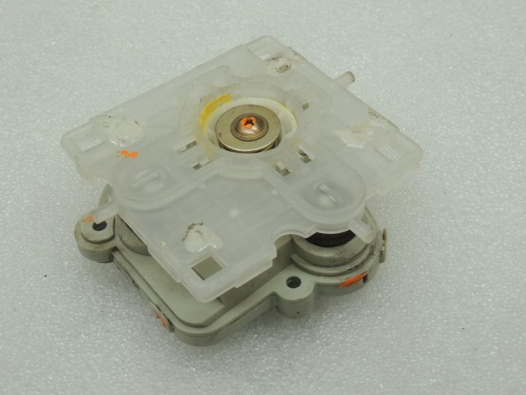 Mitsubishi Pajero V78W Ārējā spoguļa servomotors kreisais