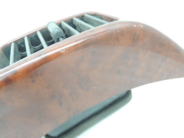 Mitsubishi Pajero V7 V6 ventilācijas atveres koka pārsegs pa labi MR456379