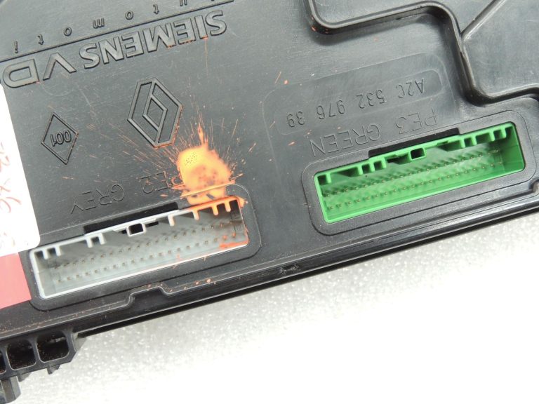 Renault Laguna III BCM vadības bloks UCH drošinātāju kārba 284B14540R 284B10044R