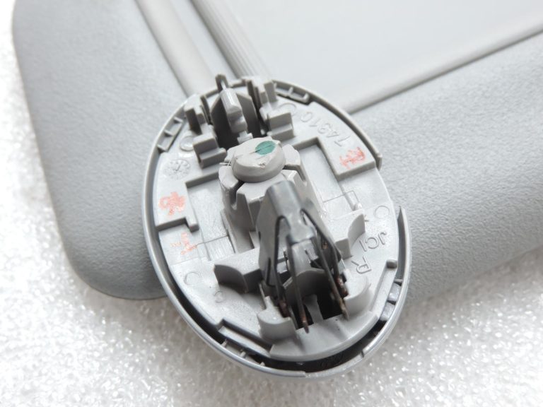 Oriģinālais 2005-2011 Toyota Yaris P9 saules aizsarglīdzeklis labajā pusē