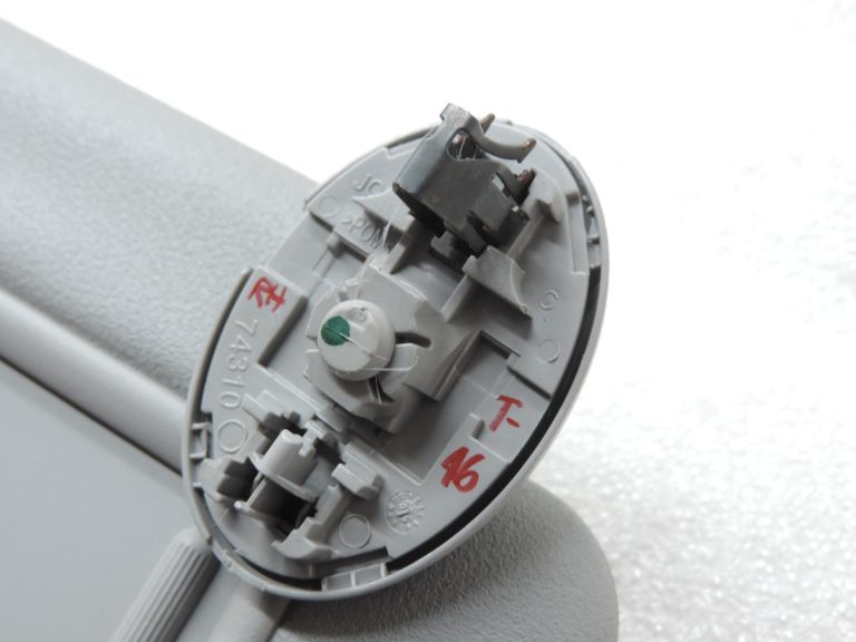 Oriģinālais 2005-2011 Toyota Yaris P9 saules aizsarglīdzeklis labajā pusē