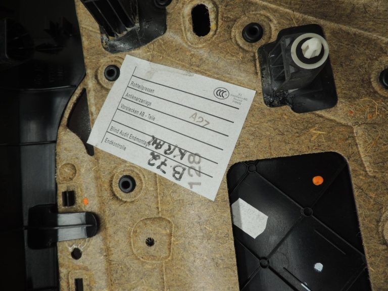 Oriģinālā BMW 5. sērijas F10 F11 aizmugurējā kreisā durvju paneļa durvju apdare BLACK LCSW 7273279