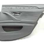 Oriģinālā BMW 5. sērijas F10 F11 aizmugurējā labā durvju paneļa durvju apdare BLACK LCSW 7273280