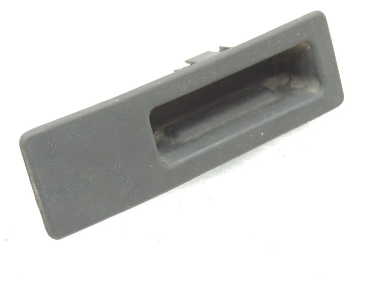 Oriģinālā BMW F22 F22 F22 F23 F23 F45 F30 F31 Aizmugurējo durvju roktura poga 51247368752