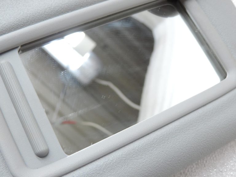 Oriģinālais 2005-2011 Toyota Yaris P9 saules aizsarglīdzeklis labajā pusē
