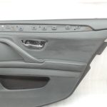 Oriģinālā BMW 5. sērijas F10 F11 aizmugurējā labā durvju paneļa durvju apdare BLACK LCSW 7273280