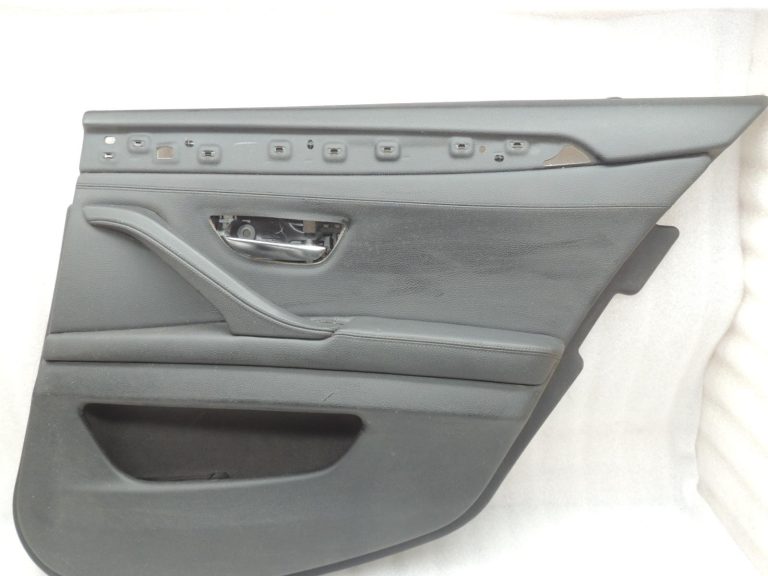 Oriģinālā BMW 5. sērijas F10 F11 aizmugurējā labā durvju paneļa durvju apdare BLACK LCSW 7273280