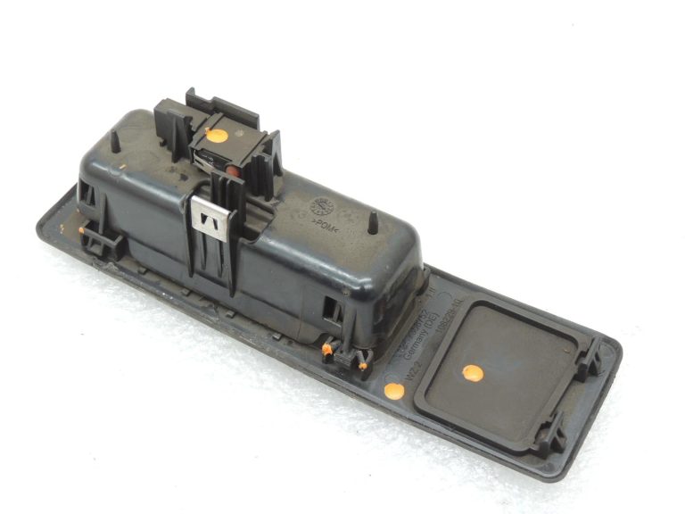 Oriģinālā BMW F22 F22 F22 F23 F23 F45 F30 F31 Aizmugurējo durvju roktura poga 51247368752