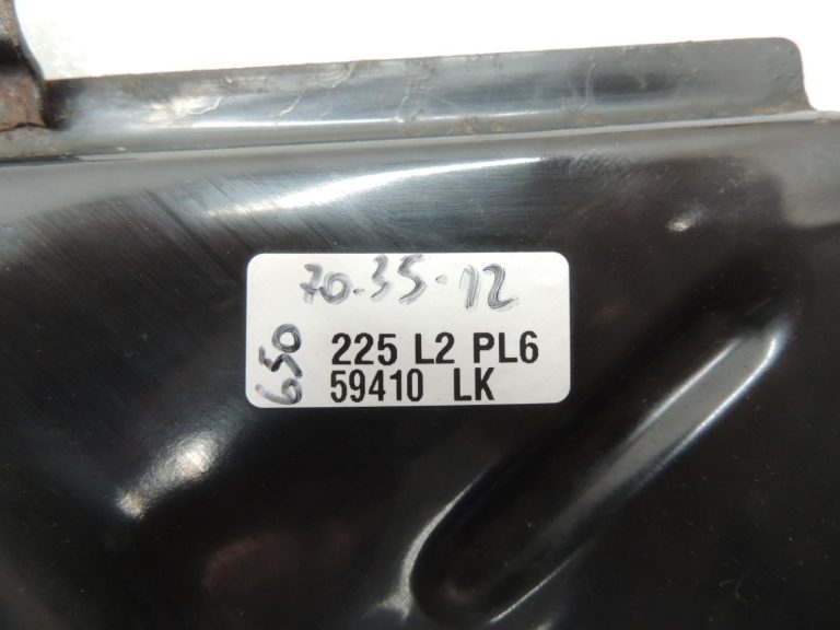 Mitsubishi L200 K74T 2,5TD 96-01 pārsega gaisa difuzora augšējā daļa MR127861