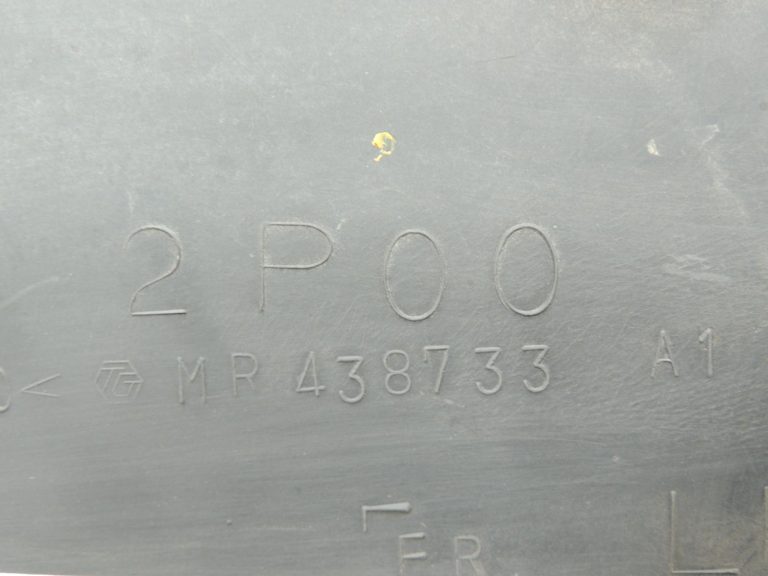Mitsubishi Pajero V7 V6 Priekšējais slieksnis priekšējais MR438733
