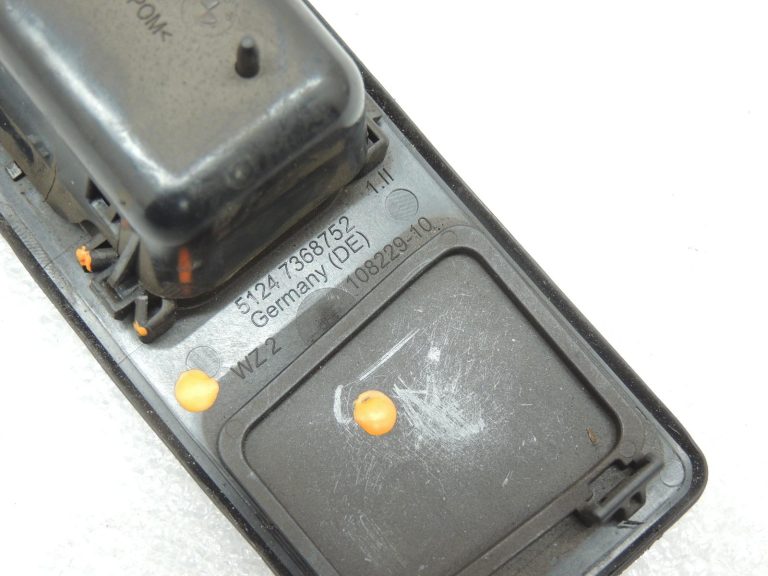 Oriģinālā BMW F22 F22 F22 F23 F23 F45 F30 F31 Aizmugurējo durvju roktura poga 51247368752