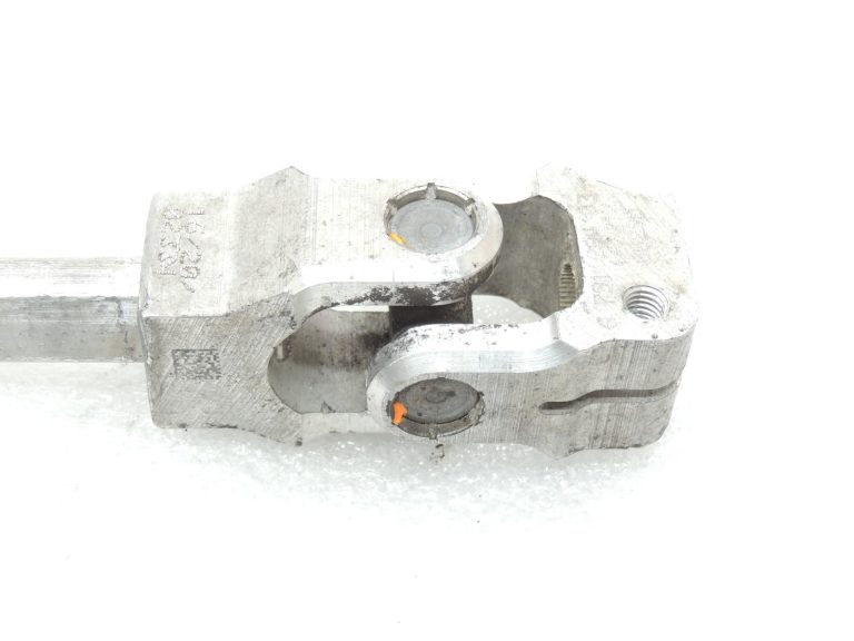 Oriģinālā BMW F20 F20 F21 F22 F22 F30 F31 Stūres vārpstas universālā locītava 32306791295 DEFEKTĪVA