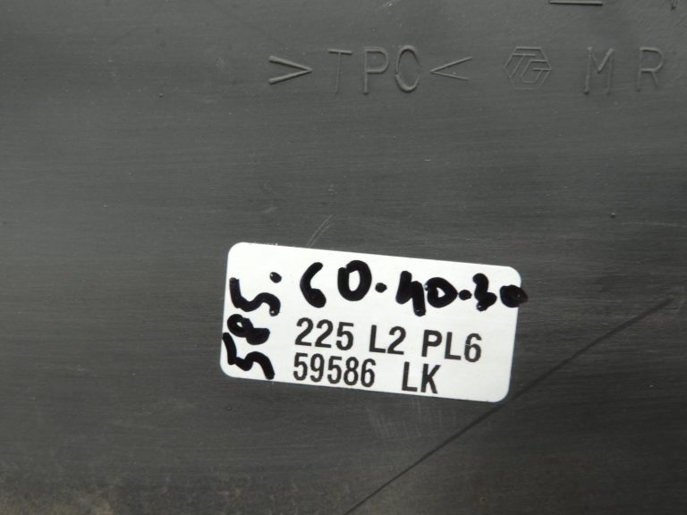 Mitsubishi Pajero V7 V6 Priekšējais slieksnis priekšējais MR438733