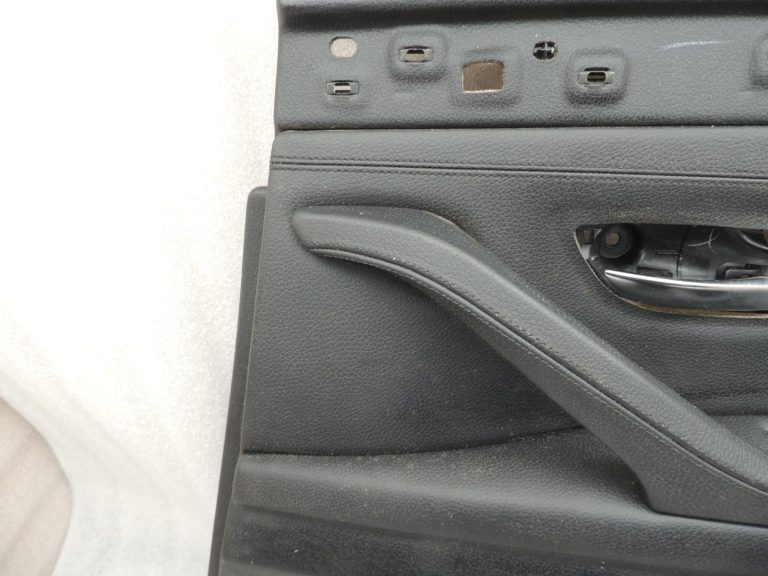 Oriģinālā BMW 5. sērijas F10 F11 aizmugurējā labā durvju paneļa durvju apdare BLACK LCSW 7273280