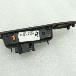 Oriģinālā BMW F22 F22 F22 F23 F23 F45 F30 F31 Aizmugurējo durvju roktura poga 51247368752