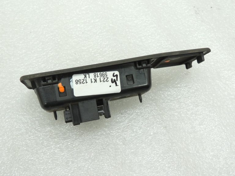 Oriģinālā BMW F22 F22 F22 F23 F23 F45 F30 F31 Aizmugurējo durvju roktura poga 51247368752
