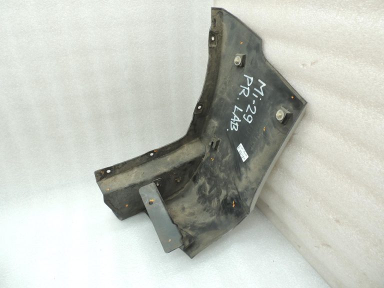 Mitsubishi Pajero V7 V6 slieksnis labajā pusē MR438734