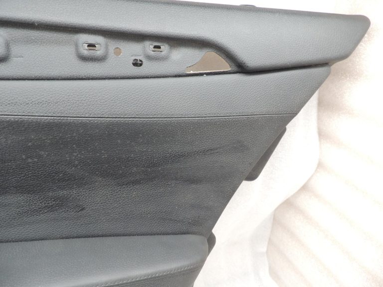 Oriģinālā BMW 5. sērijas F10 F11 aizmugurējā labā durvju paneļa durvju apdare BLACK LCSW 7273280